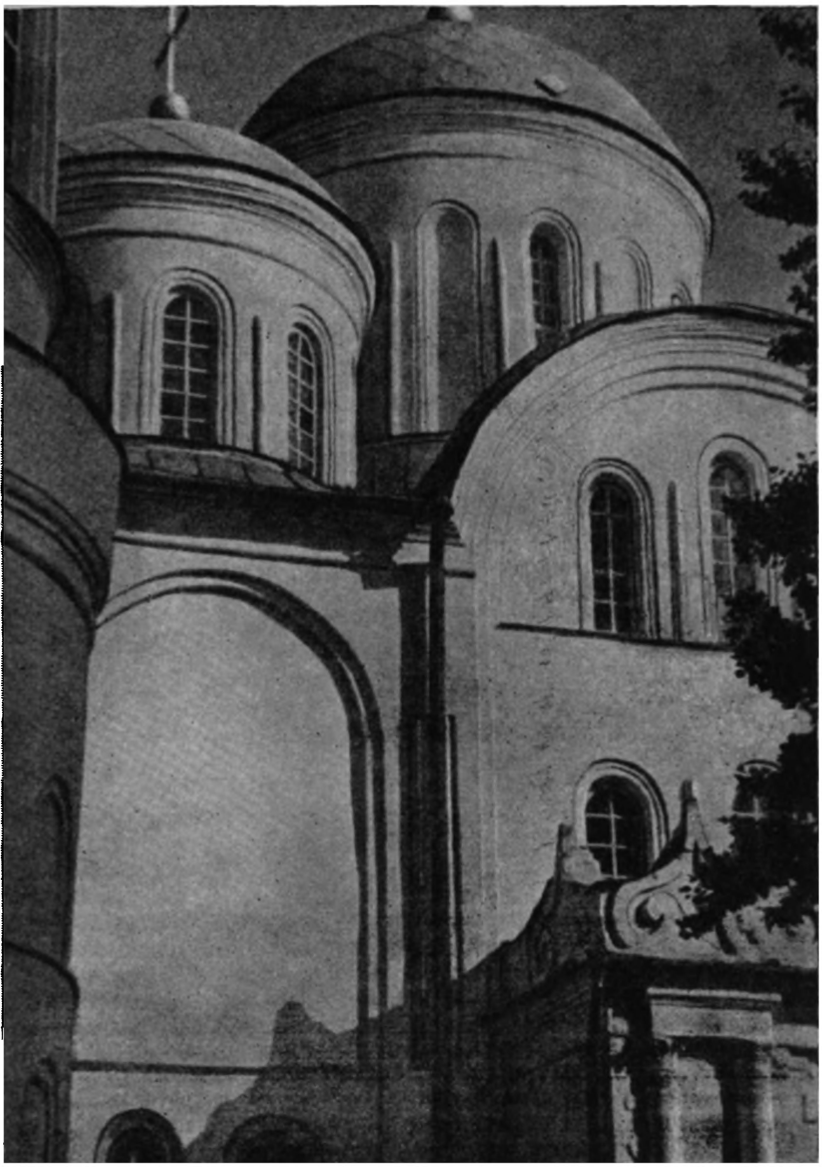 Древнейшее из сохранившихся до наших дней здание Киевской Руси — Спасский собор в Чернигове (1036 г.)