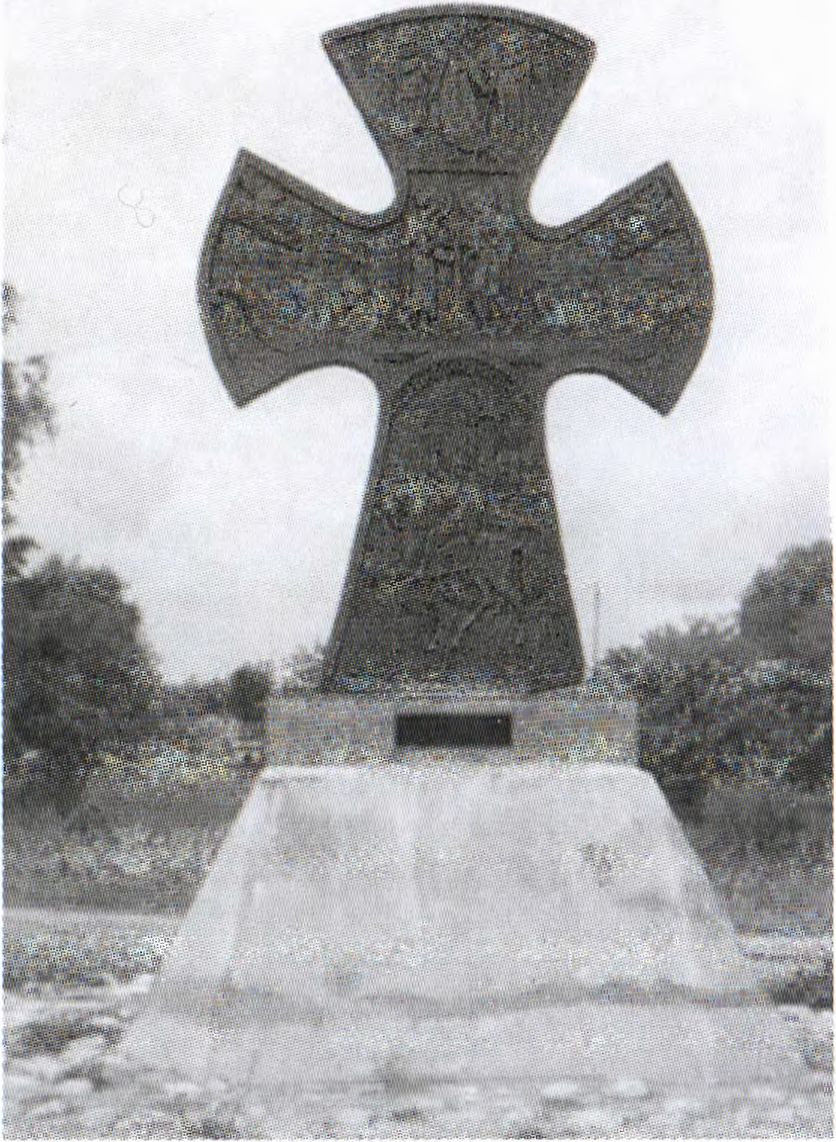 Памятный крест в честь победы русского воинства в Ледовом побоище. Кобылье городище на Чудском озере