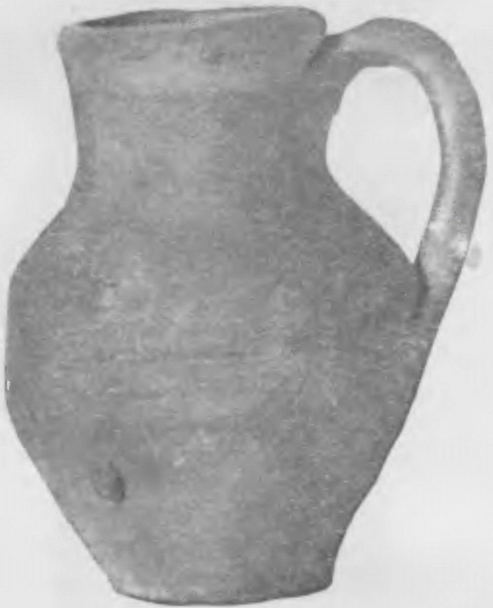 Рис. 46. Сосуд глиняный, неполивной. XIII—XIV в. Сарай Берке. Эрмитаж