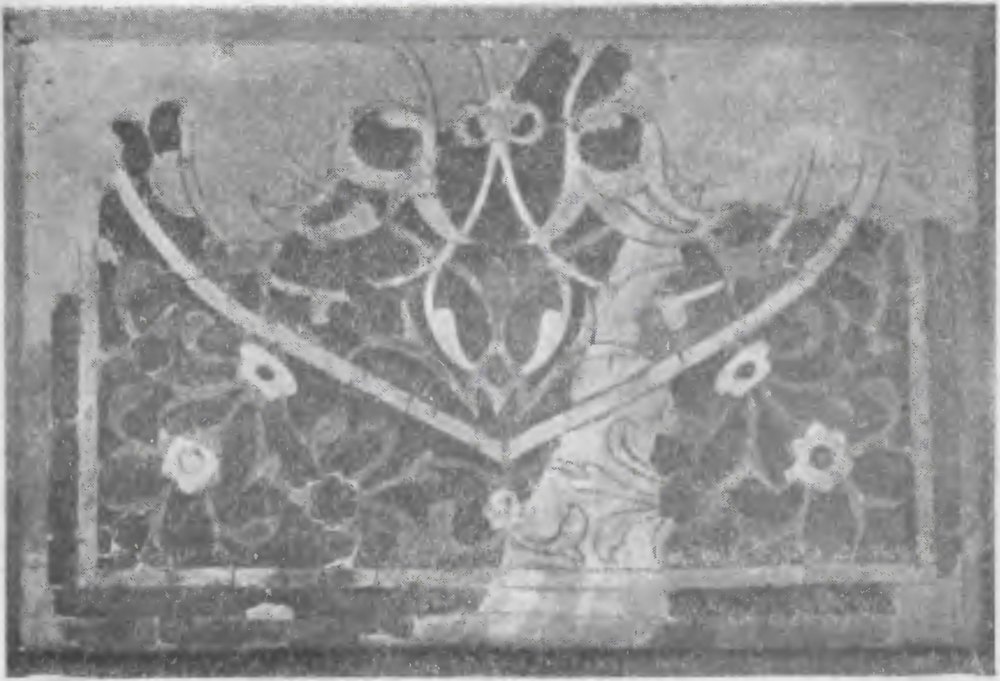 Рис. 49. Изразец глазурованный в технике мозаичного набора. XIII—XIV в. Сарай Берке. 68×42 см. Эрмитаж